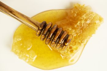 Honigmassage Honigwabe Honigheber Draufsicht